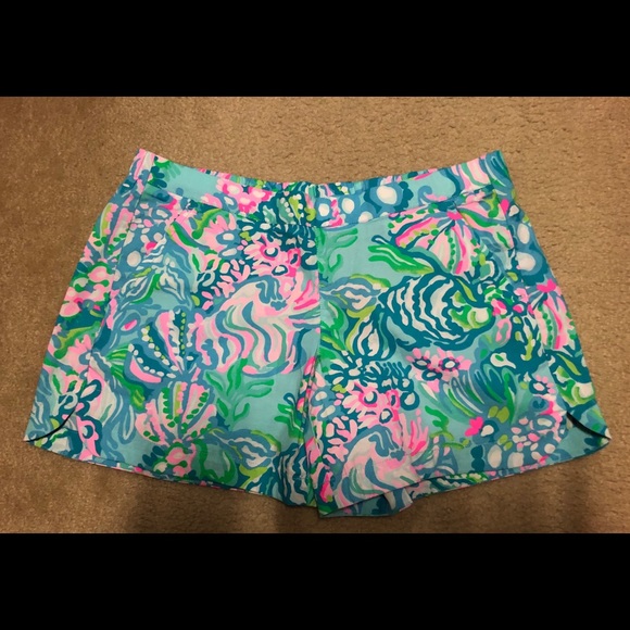 SOLD NWT Lilly Pulitzer shorts - Picture 2 of 3